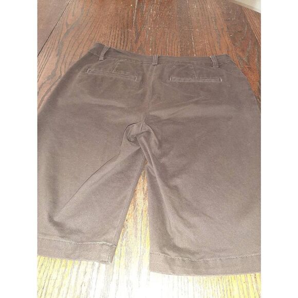 Size 4 Jones New York Sport Stretch Brown Bermuda Long Shorts Mid Rise - Picture 3 of 3